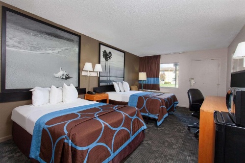 Super 8 by Wyndham Kissimmee image 9