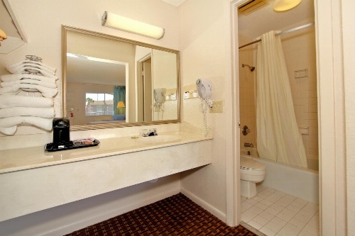 Super 8 by Wyndham Kissimmee image 2