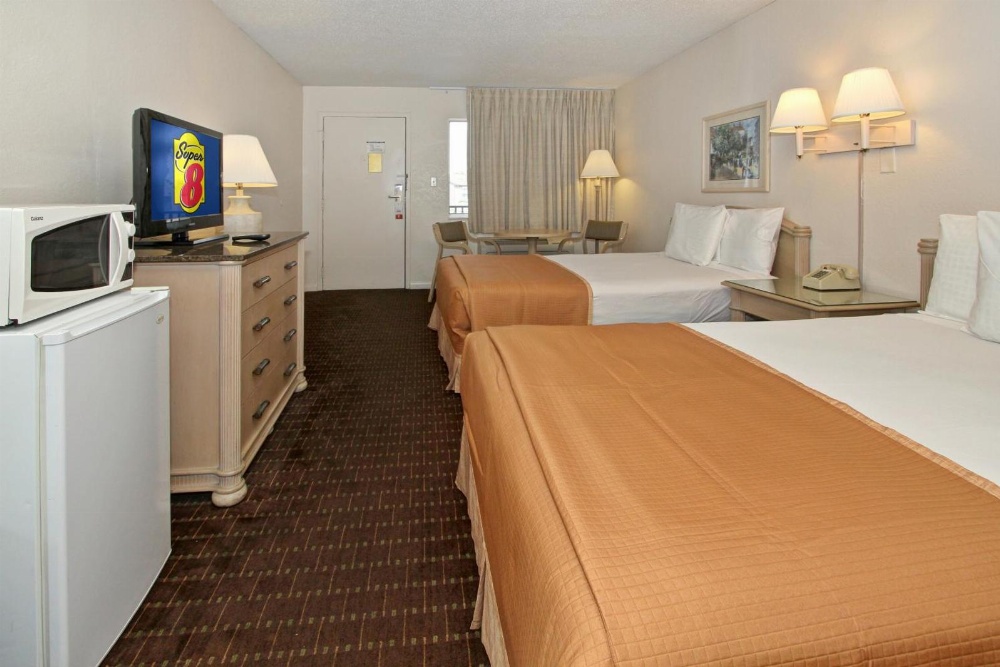 Super 8 by Wyndham Kissimmee Main image