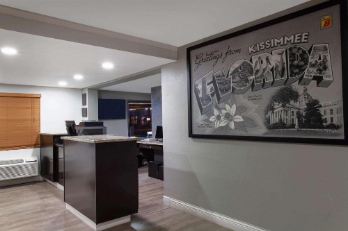 Super 8 by Wyndham Kissimmee image 5